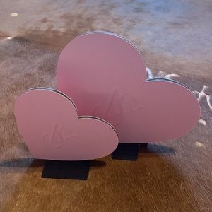 Unique Victoria’s Secret 2 valentines display hearts
